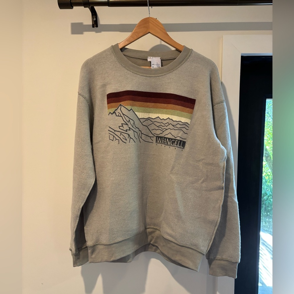 Wrangell Alaska Inside Out Super Soft Mountain Graphic Men's Crewneck Sweater